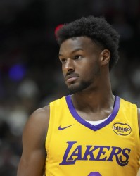 美媒吐槽克内克特：一手毁掉了布朗尼今天的“大师级”表现