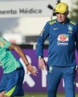 开云体育下载-世体批评安帅：不征召皇马球员，却让拉菲尼亚在4100米高原登场