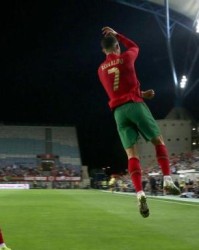 超拉莫斯算啥？ C罗有望超苏进安成全球第一人！