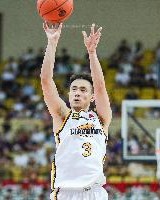 准！赵继伟上半场5投4中&amp;三分4中3 攻下11分1助