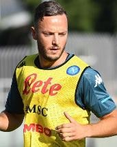 开云官网-意媒：那不勒斯主力中卫拉赫马尼右大腿肌肉受伤，返回俱乐部治疗