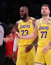 队记：东契奇和詹姆斯身边人士对这次湖人易主感到兴奋