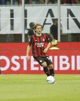 开云体育-度过40岁生日莫德里奇社媒：年龄只是个数字