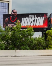 火箭在休斯顿当地竖起巨幅广告牌欢迎杜兰特的加盟