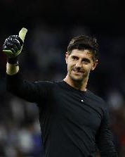 开云官网-西媒：皇马将打破30+岁球员一年一签的惯例，和库尔图瓦续约2年